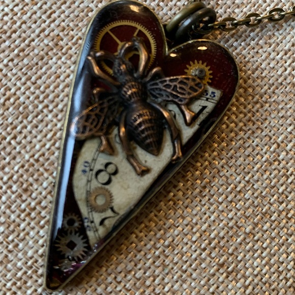 Bee Vintage Watch Gears Heart Necklace Handmade - Picture 8 of 10